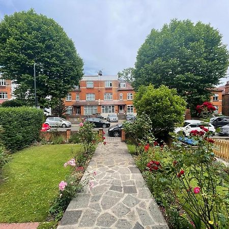 Spacious Holiday Home! Лондон Екстер'єр фото