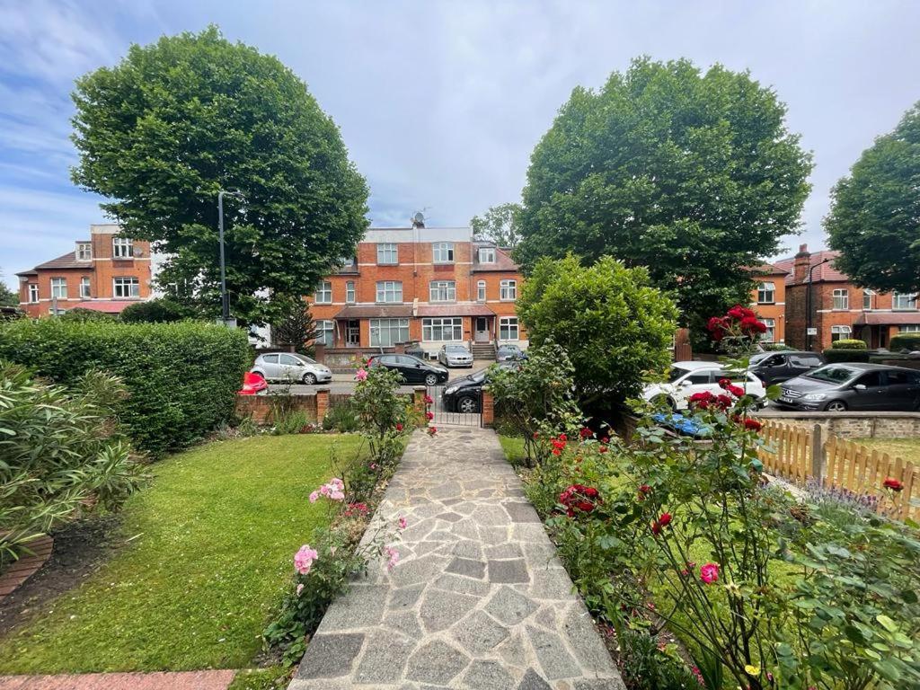Spacious Holiday Home! Лондон Екстер'єр фото