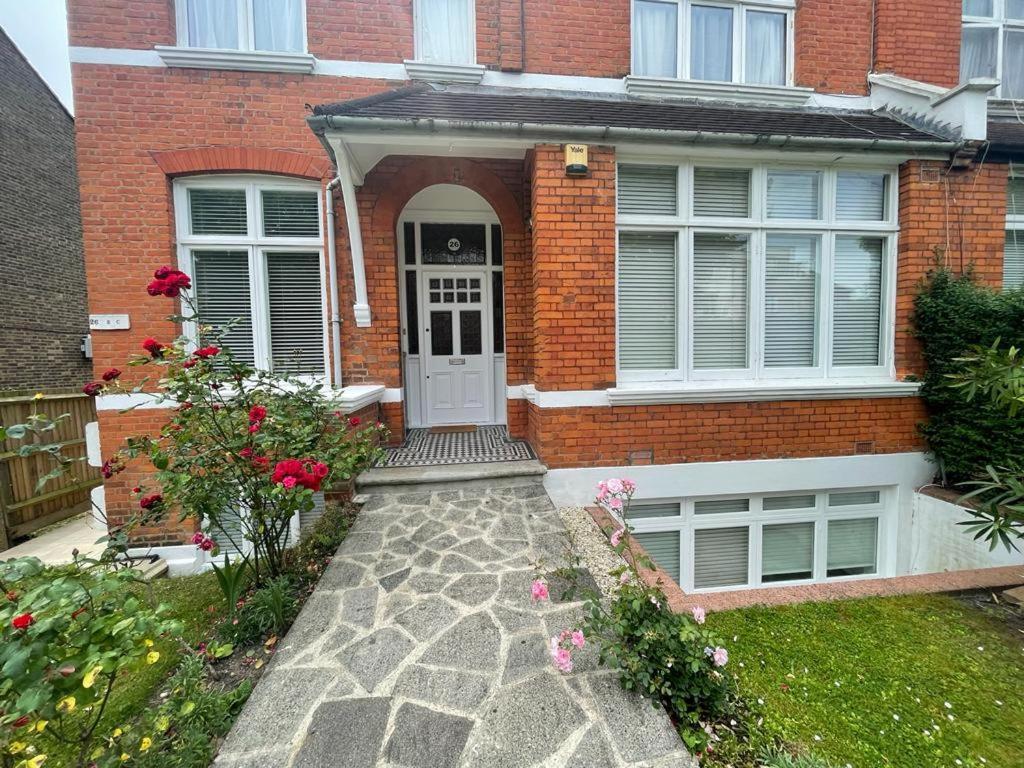 Spacious Holiday Home! Лондон Екстер'єр фото