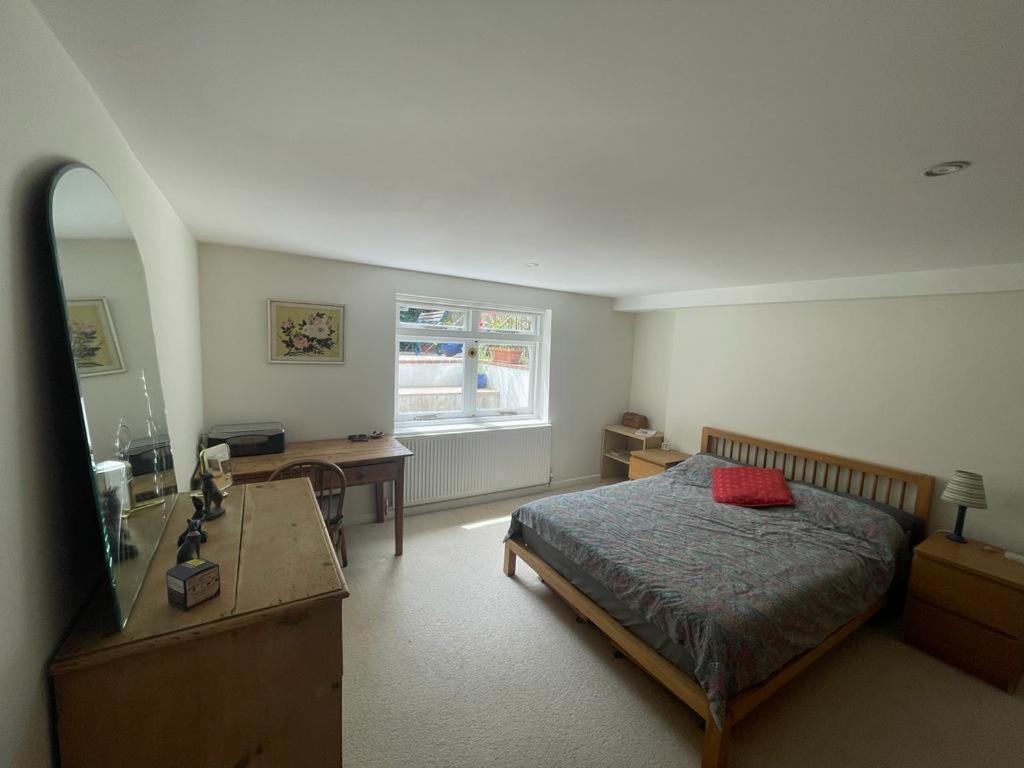 Spacious Holiday Home! Лондон Екстер'єр фото